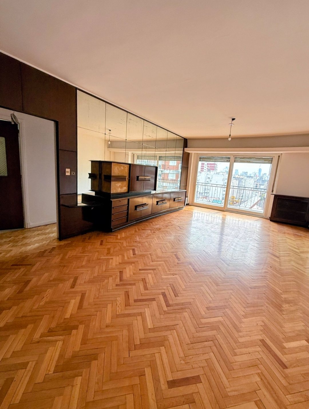 Venta depto 4 amb. c/dep. Balcon corrido- Almagro-