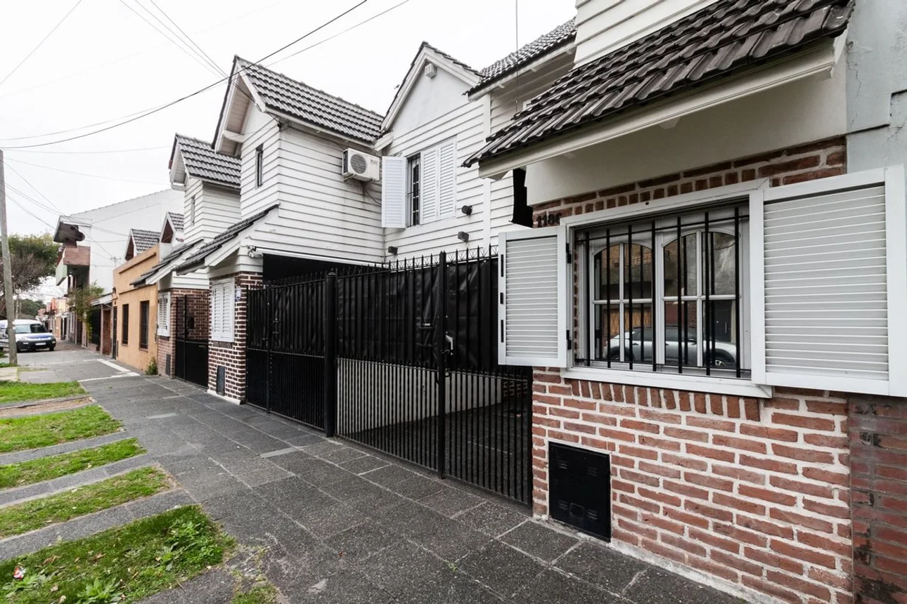 Casa dúplex de 3 ambientes en venta en Lanús Este, Hector Guidi 1100