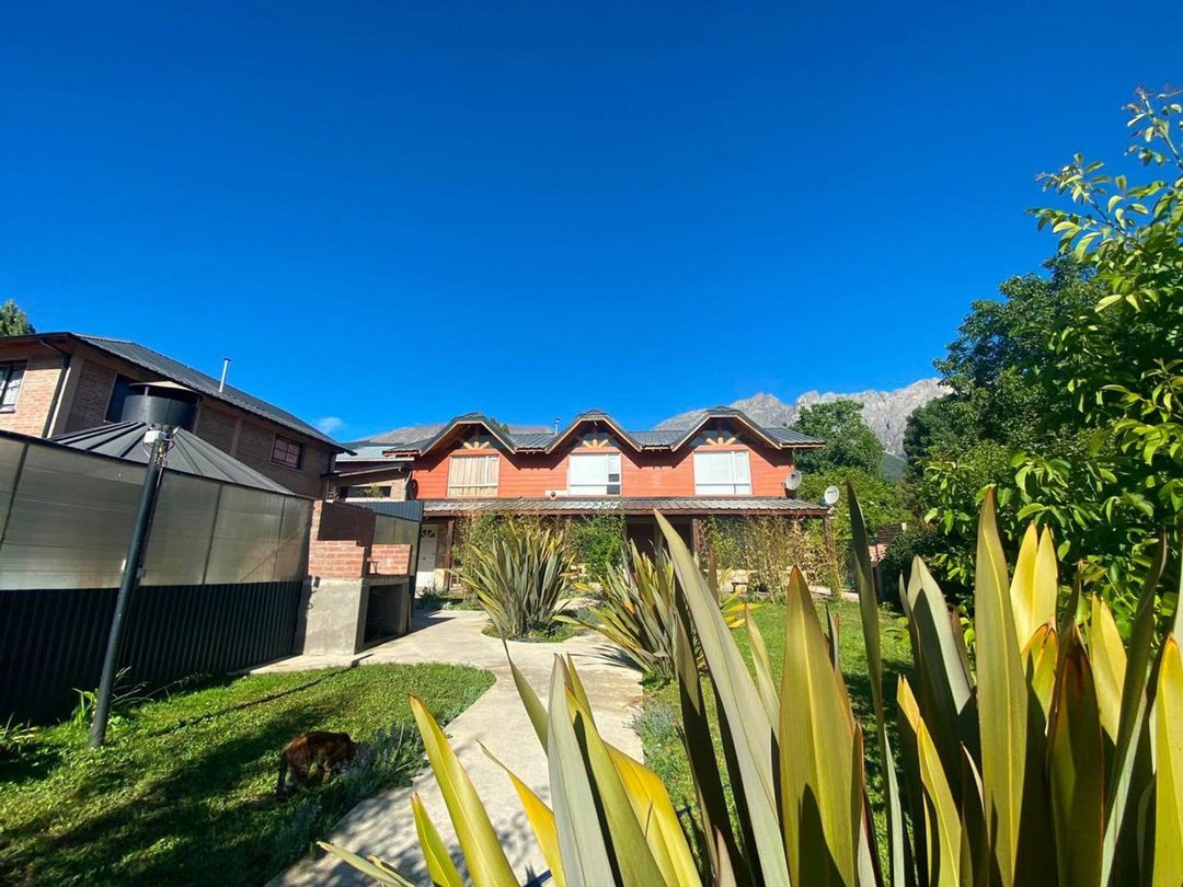 Casa céntrica + Departamentos