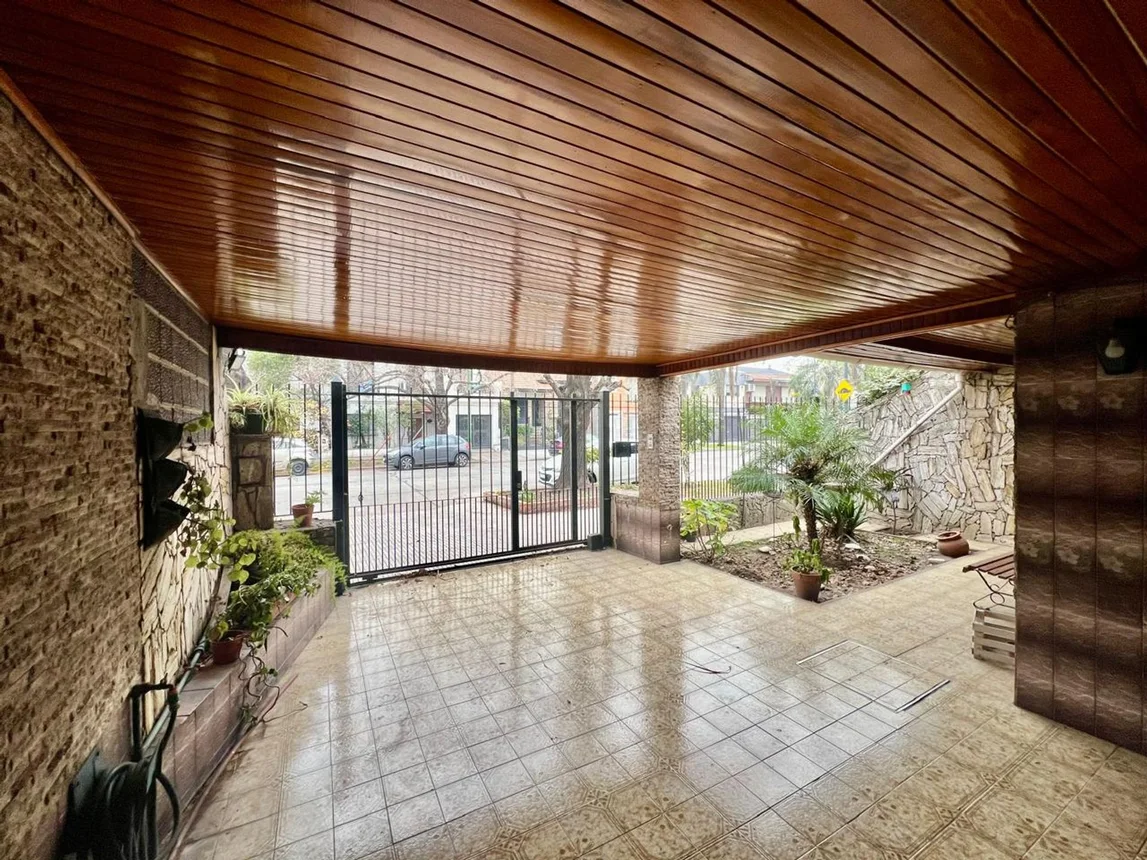 Casa de 4 ambientes en venta en Liniers, Manuel Arce 1100