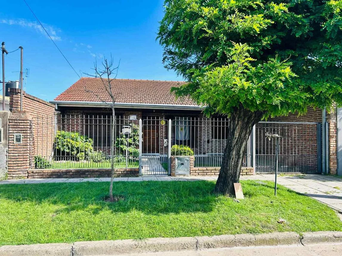 Casa de 4 ambientes en venta en Burzaco, Aristóbulo del Valle 1500, foto 2