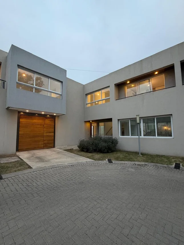 Casa de 4 ambientes en alquiler en Córdoba, Ramón y Cajal 5500, foto 2