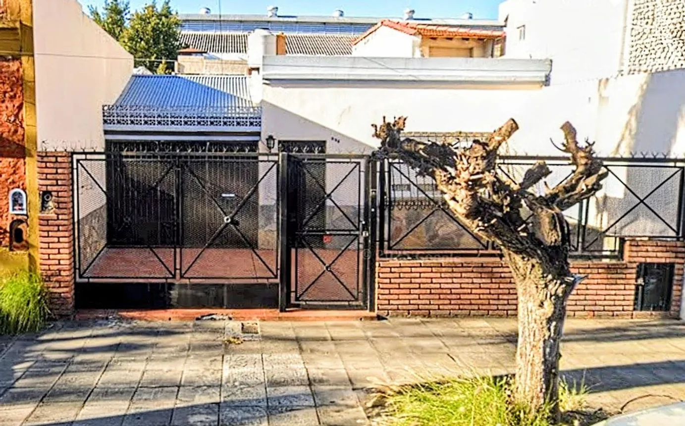 Casa de 3 ambientes en venta en Ramos Mejía, Federico Rauch 500