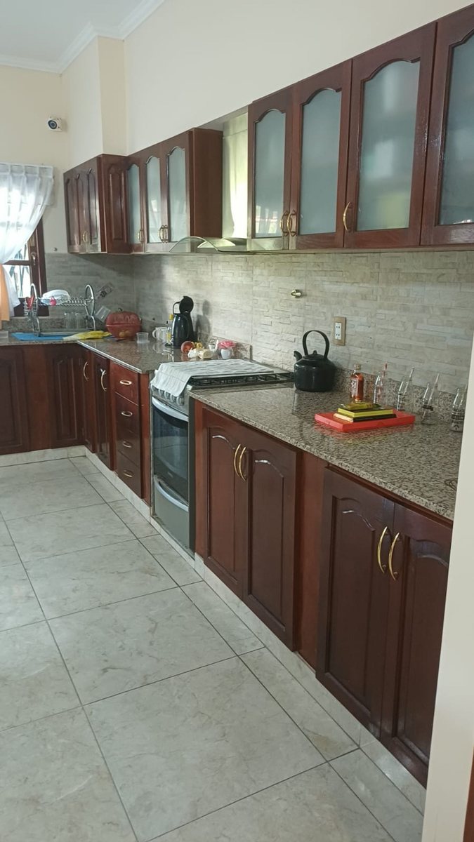 CASA VENTA ZONA GRAND BOURG C/PILETA 4 DORMITORIOS - foto 7