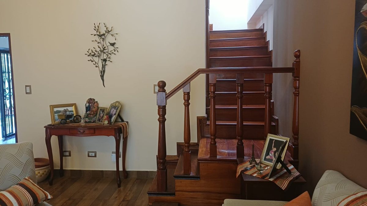CASA VENTA ZONA GRAND BOURG C/PILETA 4 DORMITORIOS - foto 3