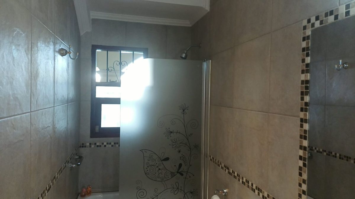 CASA VENTA ZONA GRAND BOURG C/PILETA 4 DORMITORIOS - foto 13