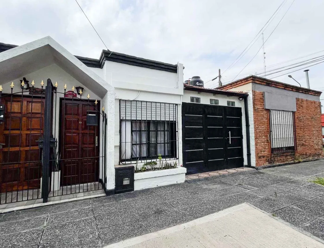 PH de 3 ambientes en venta en Morón, Azul 1400