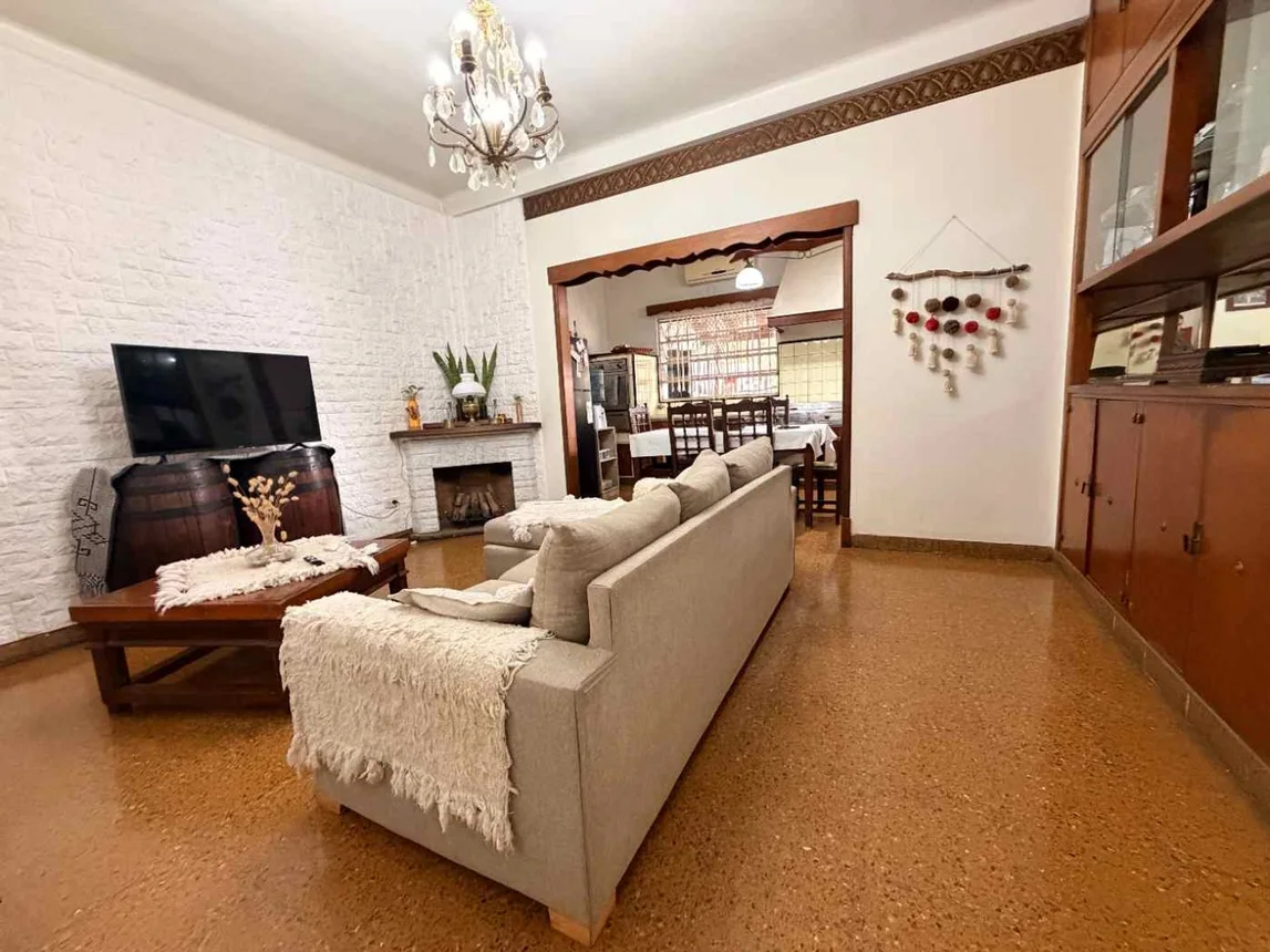 Casa de 5 ambientes en venta en Hurlingham, General Mariano Necochea 1700, foto 3