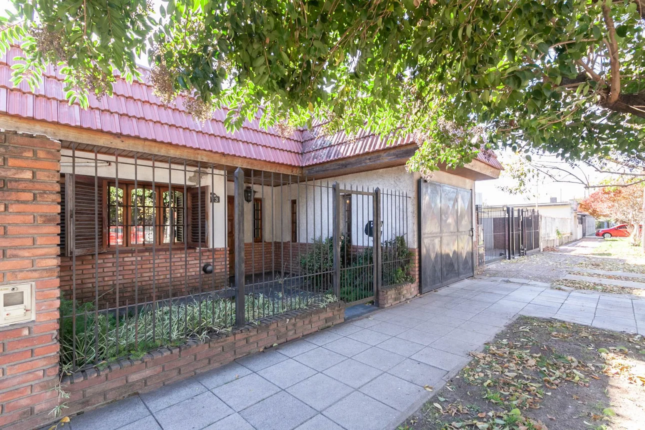 Casa en venta en Burzaco, foto 2