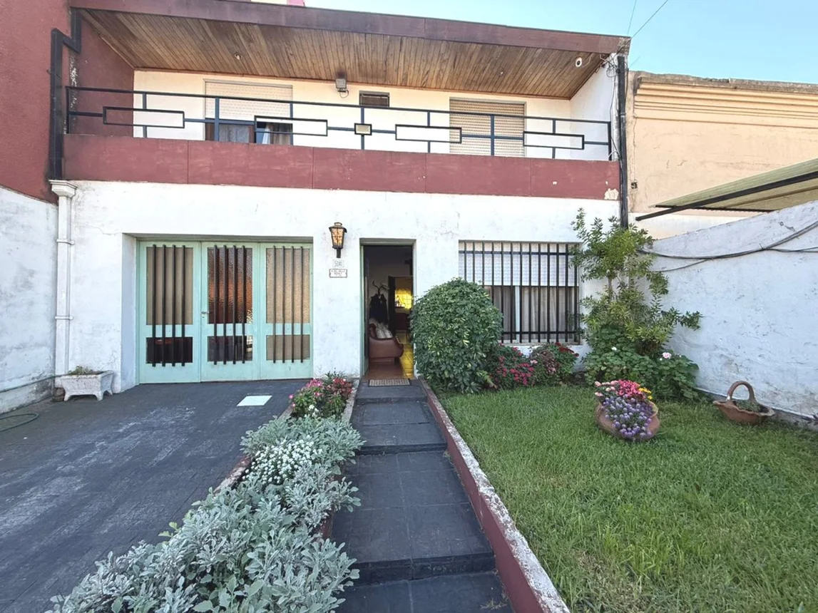 Casa de 4 ambientes en venta en Villa Ballester, Aristóbulo del Valle 5000