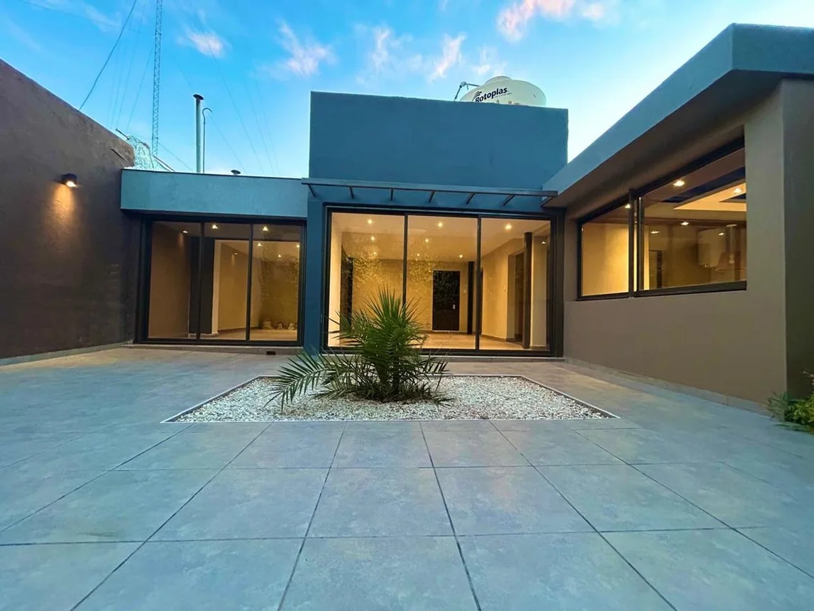 Casa refaccionada, 4 dormitorios, 3 baños, gllén, foto 2