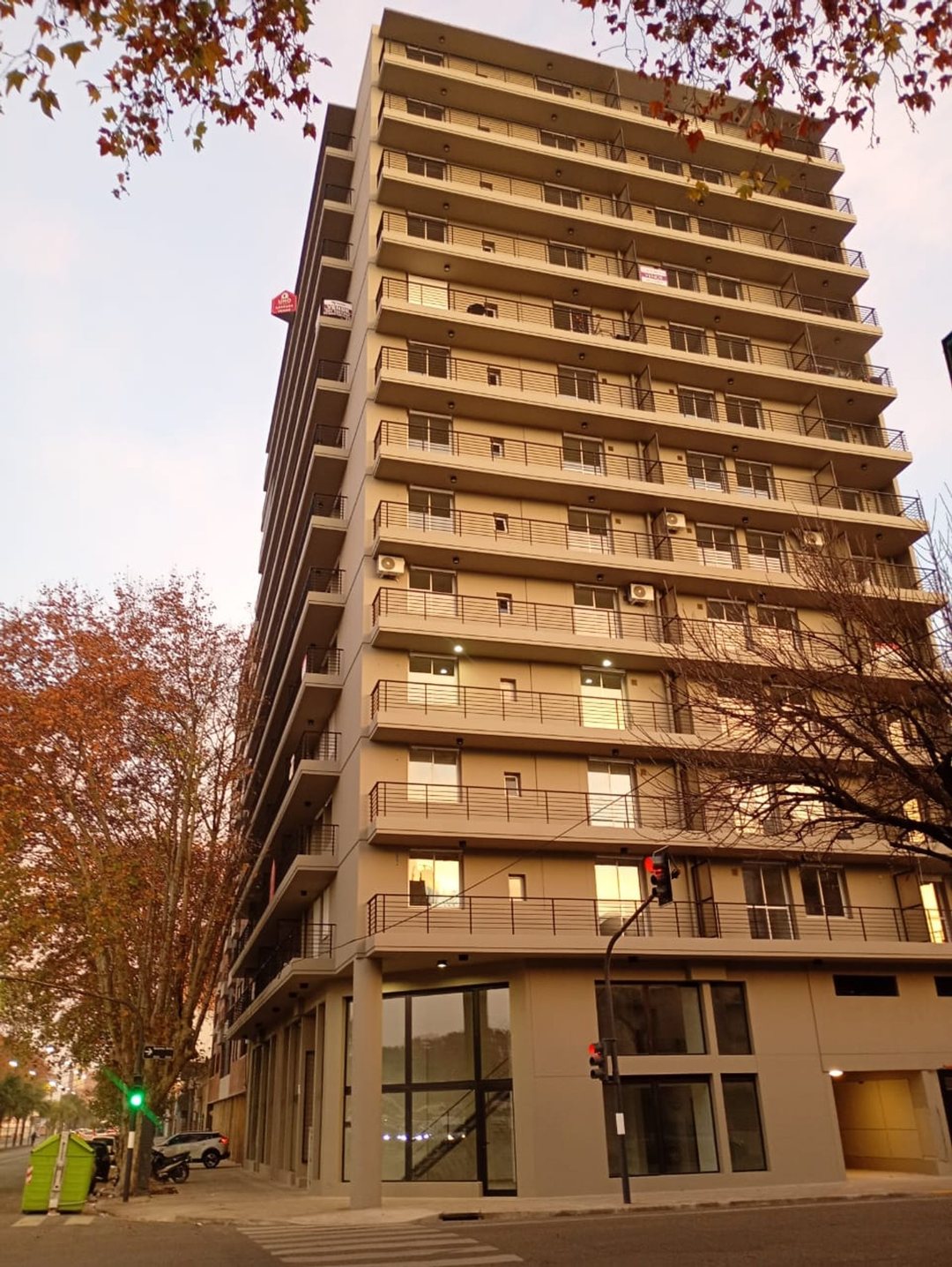Venta cochera Edificio 27 de Febrero y Bs As