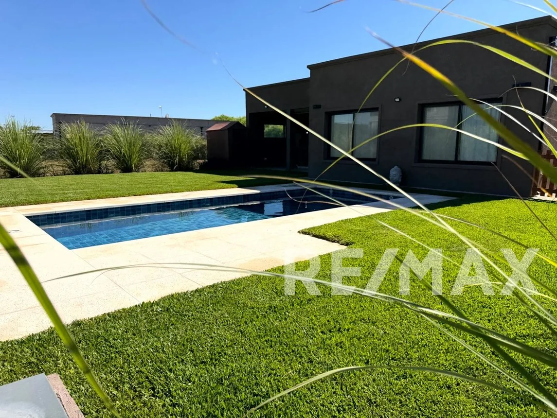 Casa en venta en Pilar, foto 2