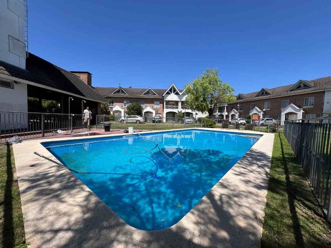CASA VENTA TRIPLEX EN BARRIO EL MIRADOR HURLINGHAM