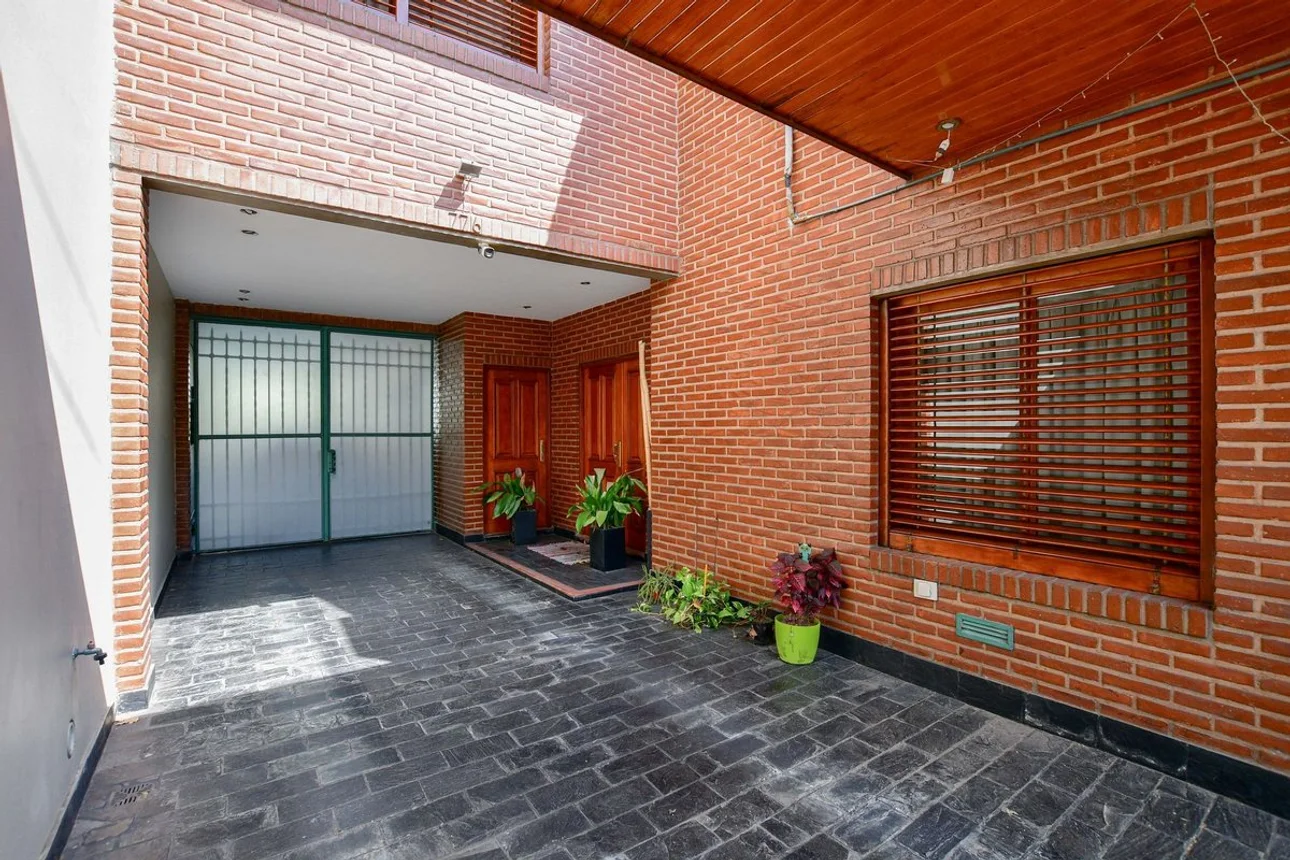 Casa de 4 ambientes en venta en Tolosa, 530 E/ 2 Bis y 3 700