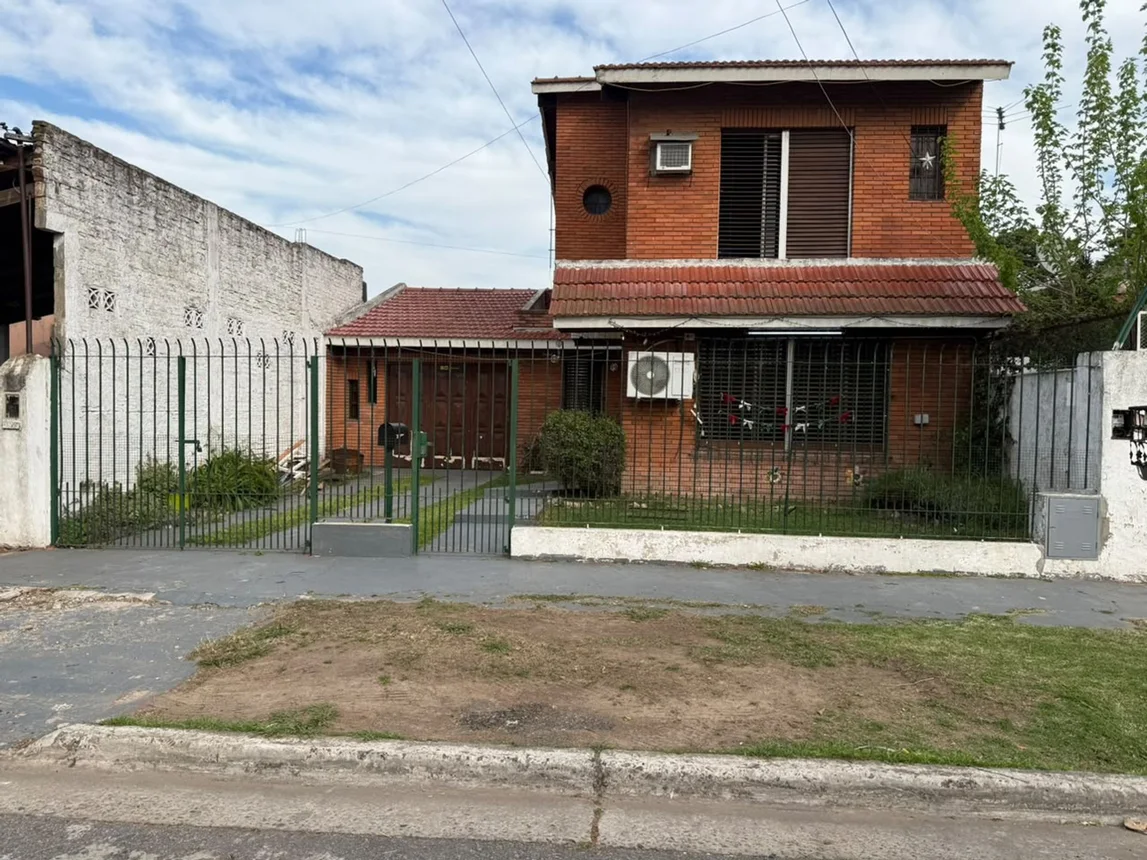 Casa en venta en Adrogué, Centenario de Mayo 1200