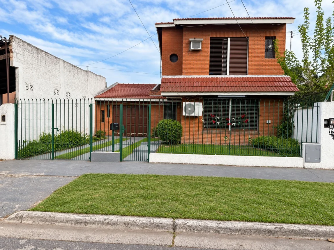 Casa de 3 ambientes en venta en Adrogué, Centenario de Mayo 1200