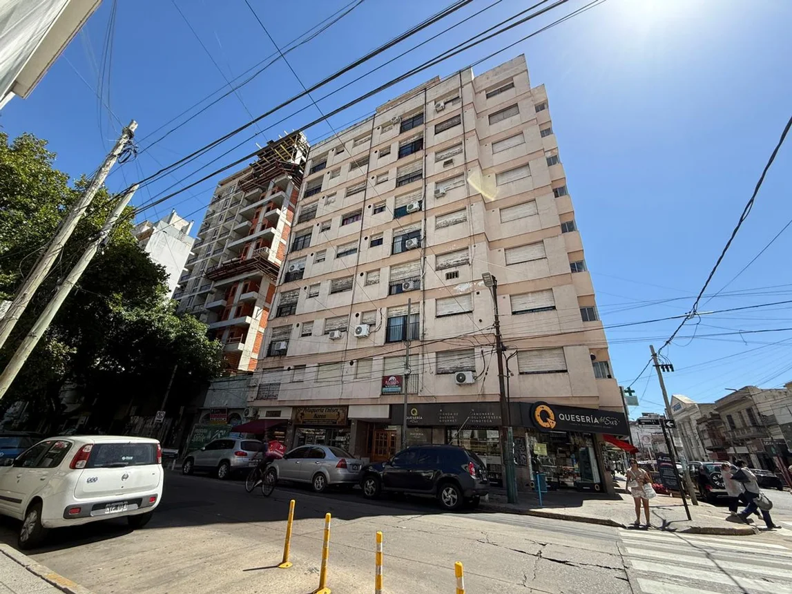 Departamento de 2 ambientes en venta en Lomas de Zamora, Sarmiento y Laprida 0