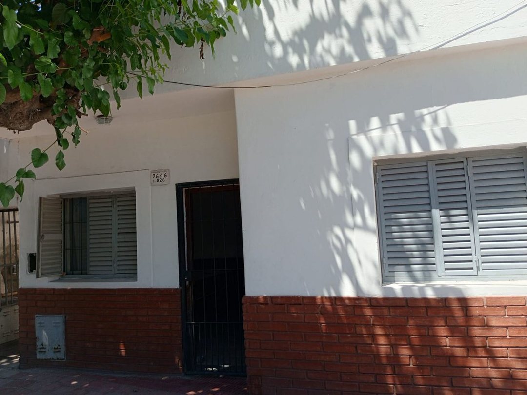 EN VENTA CASA 2 DORMITORIOS BARRIO COLON