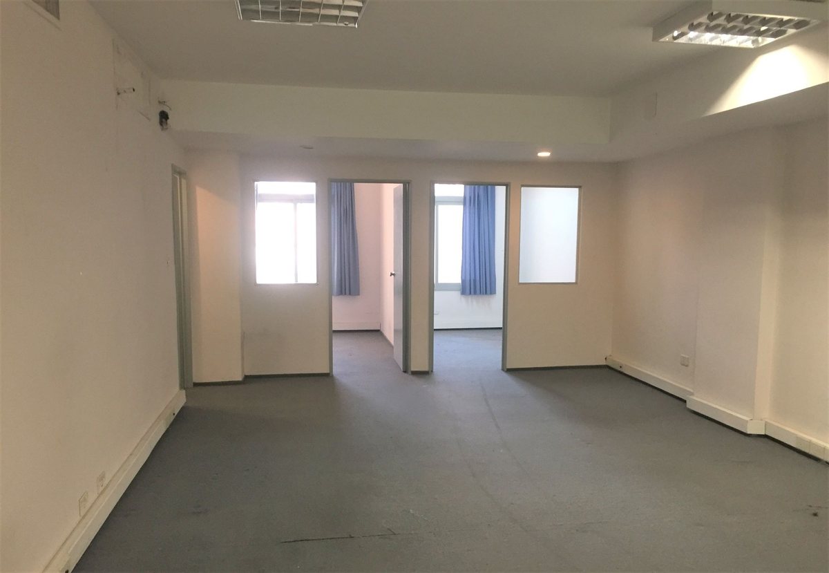 Foto 2 — Oficina a la Venta en Monserrat