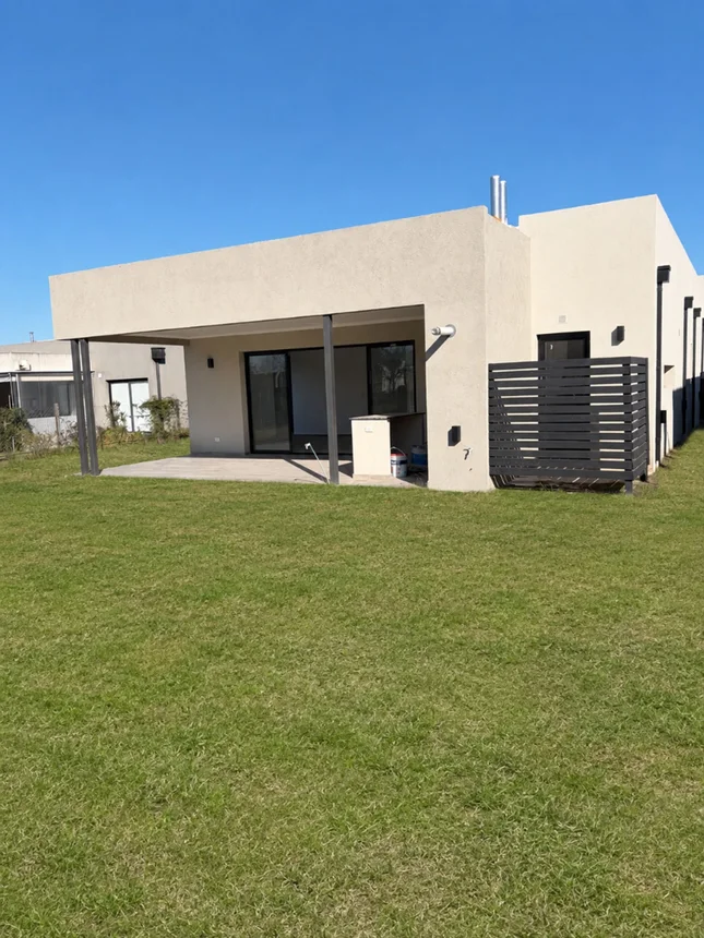 Casa en venta en Pilar, foto 2