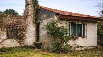 VENTA CASA 3 AMBIENTES MORENO C/JARDIN