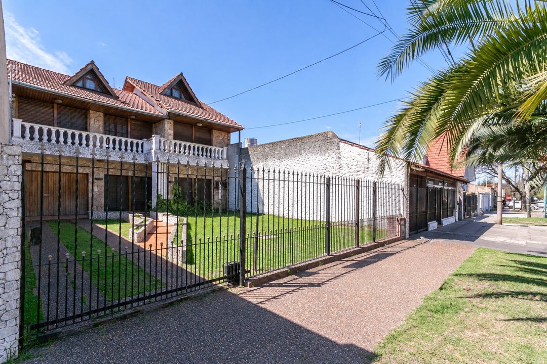 VENTA CASA 6 AMB LOMAS DE ZAMORA APTO CREDITO