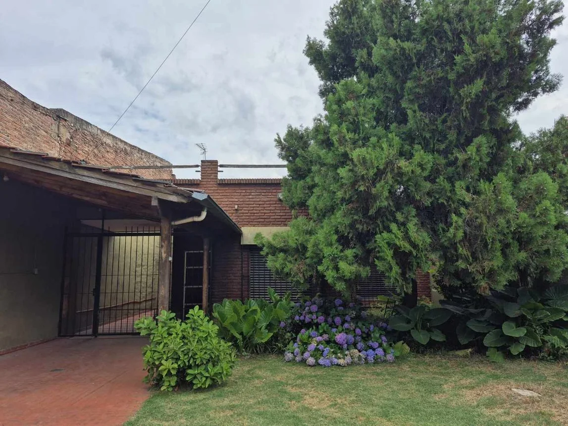 Casa en venta en Caseros, foto 2