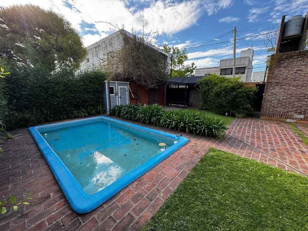 CASA EN VENTA EN PERGAMINO CON PILETA