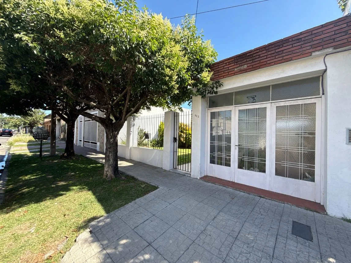 Casa de 4 ambientes en venta en Morón, San Francisco 900