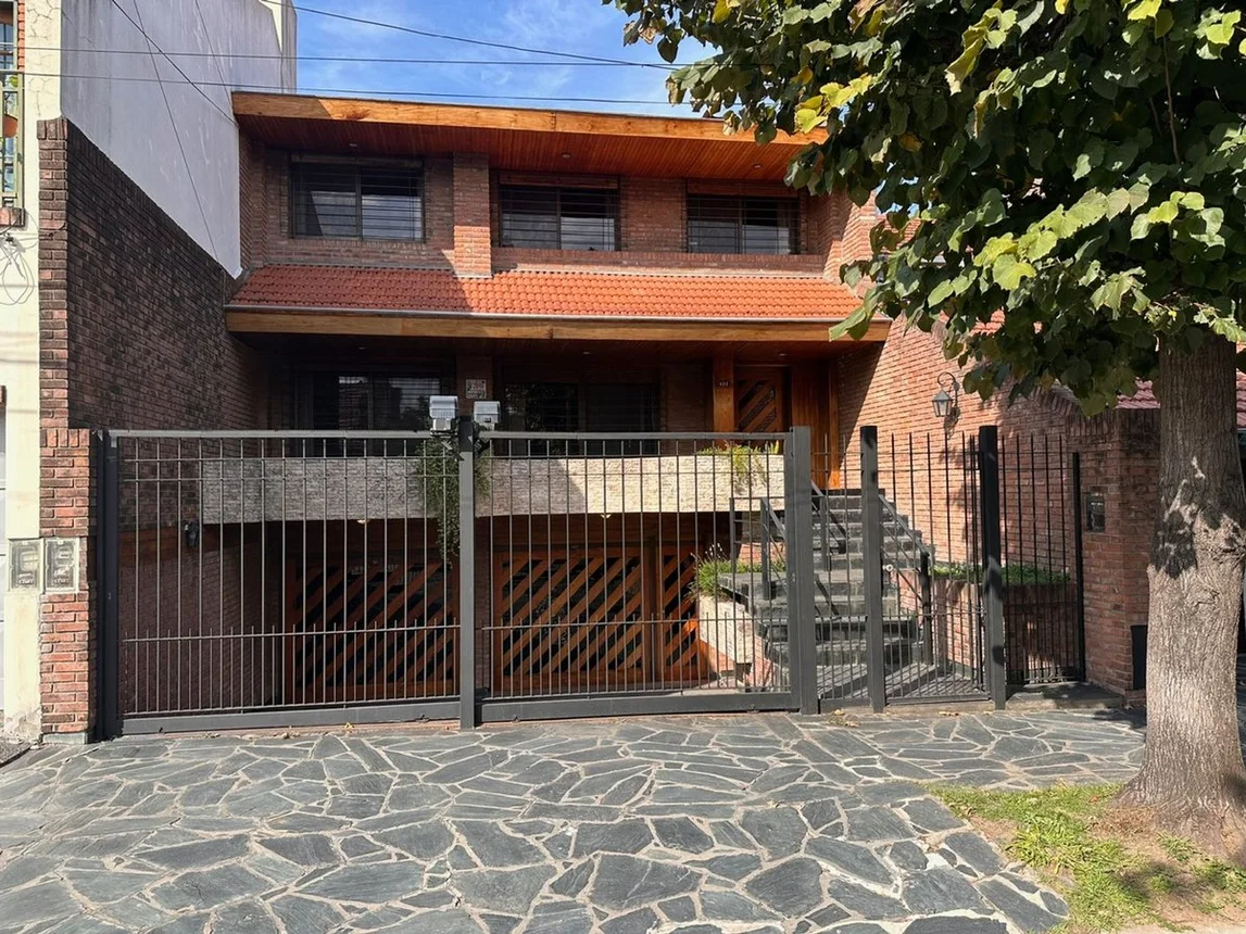 Casa en venta en Castelar, foto 2