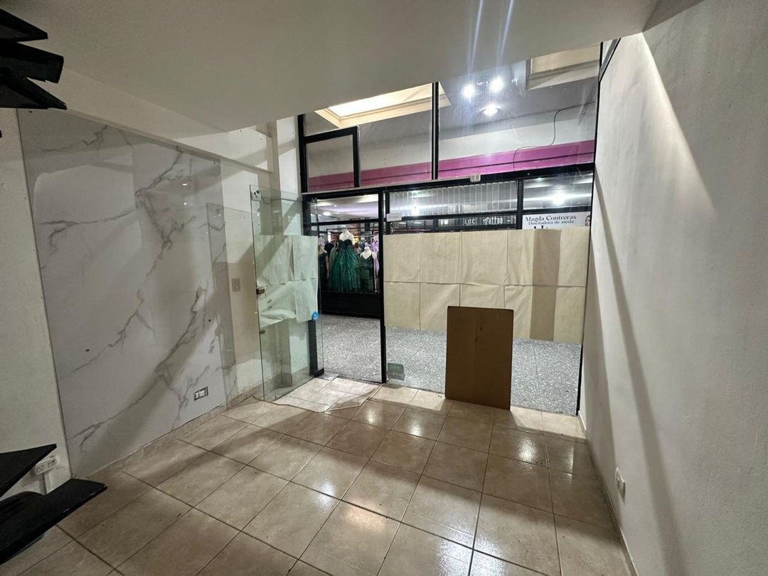 LOCAL COMERCIAL  ALQUILER GALERIA LOMAS DE ZAMORA