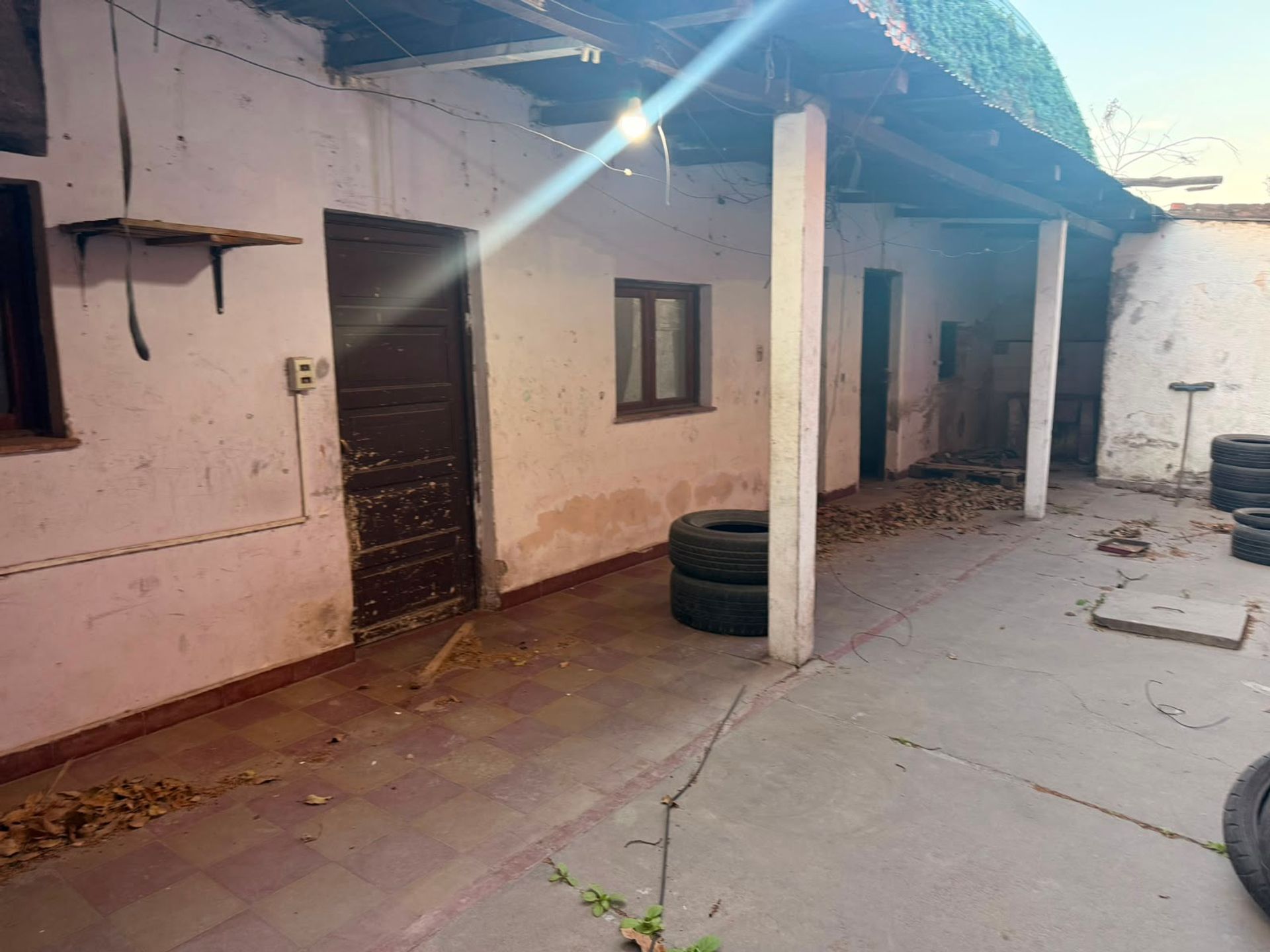 CASA A REFACCIONAR EN VENTA SOBRE AV YRIGOYEN - foto 3