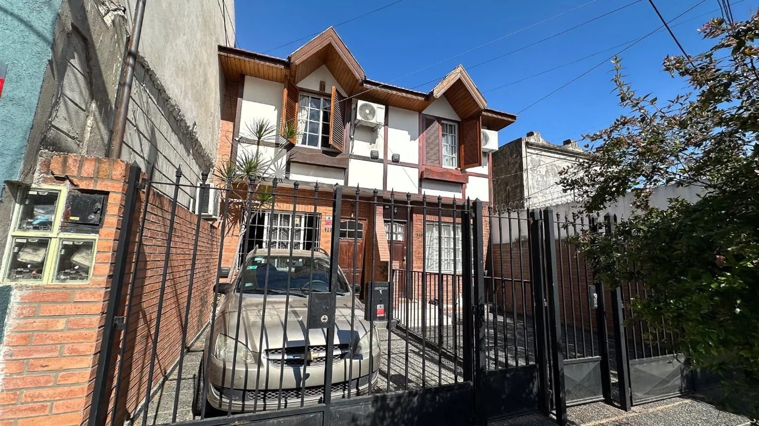 Casa dúplex de 4 ambientes en venta en Quilmes, Moreno 100