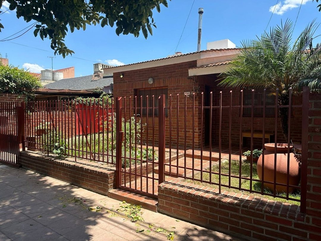 ALQUILER CASA AMOBLADA B° JARDIN 2 DORM CON PATIO