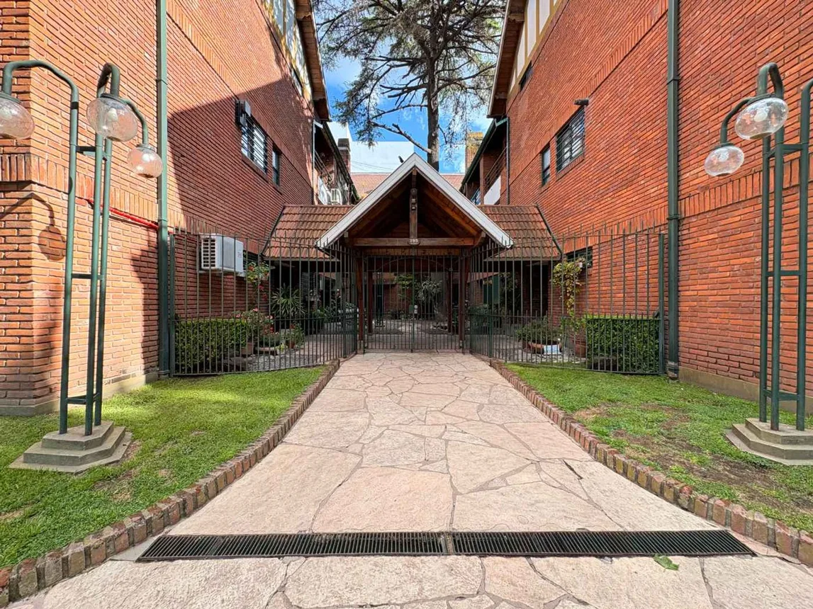Dúplex de 3 ambientes en venta en Banfield, Serrano 200