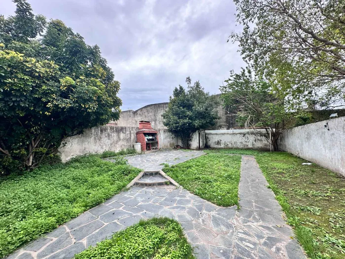 Casa de 5 ambientes en venta en Remedios de Escalada, 3 de Febrero 4200