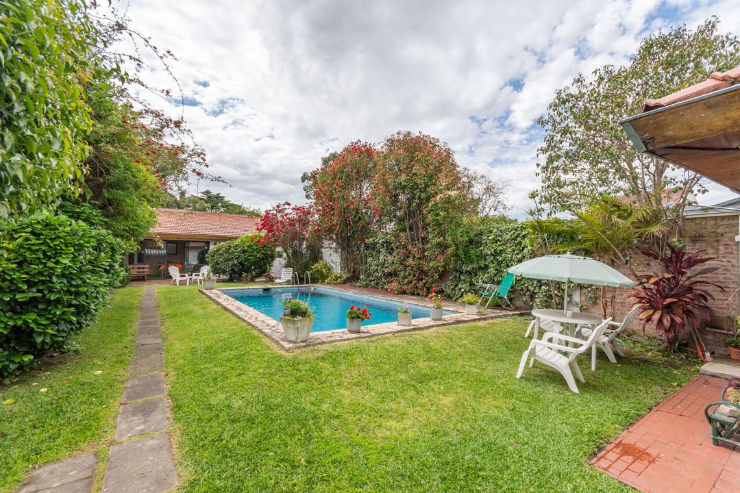 VENTA CASA 4 AMB COCHERA JARDIN PILETA OLIVOS