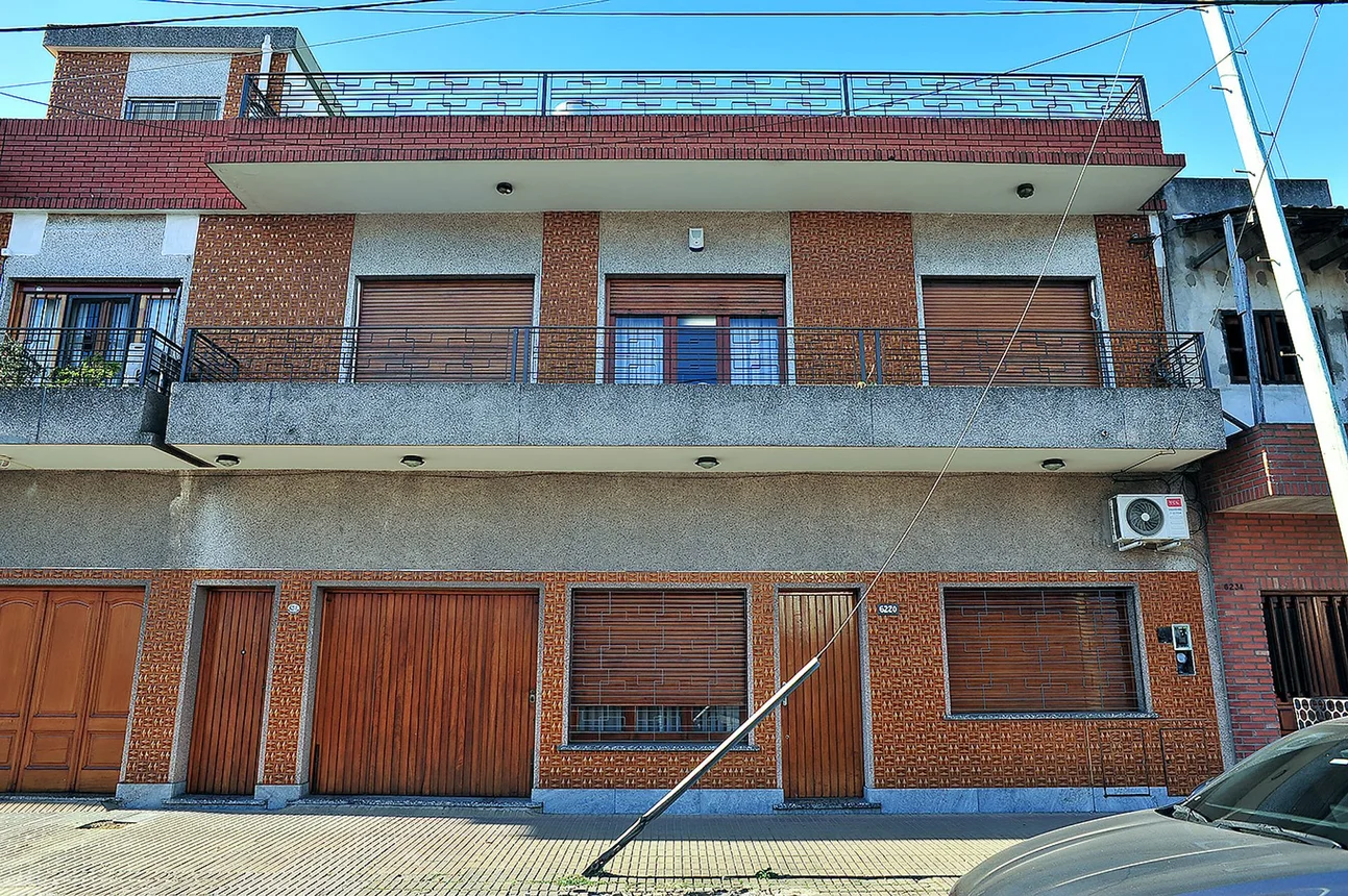 PH de 3 ambientes en venta en Wilde, Comandante Lucena 6200