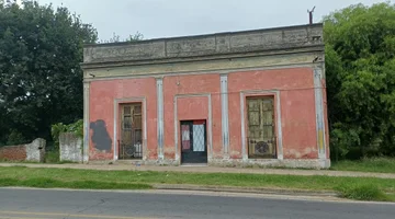 Venta de casa a reciclar con gran terreno en Pando