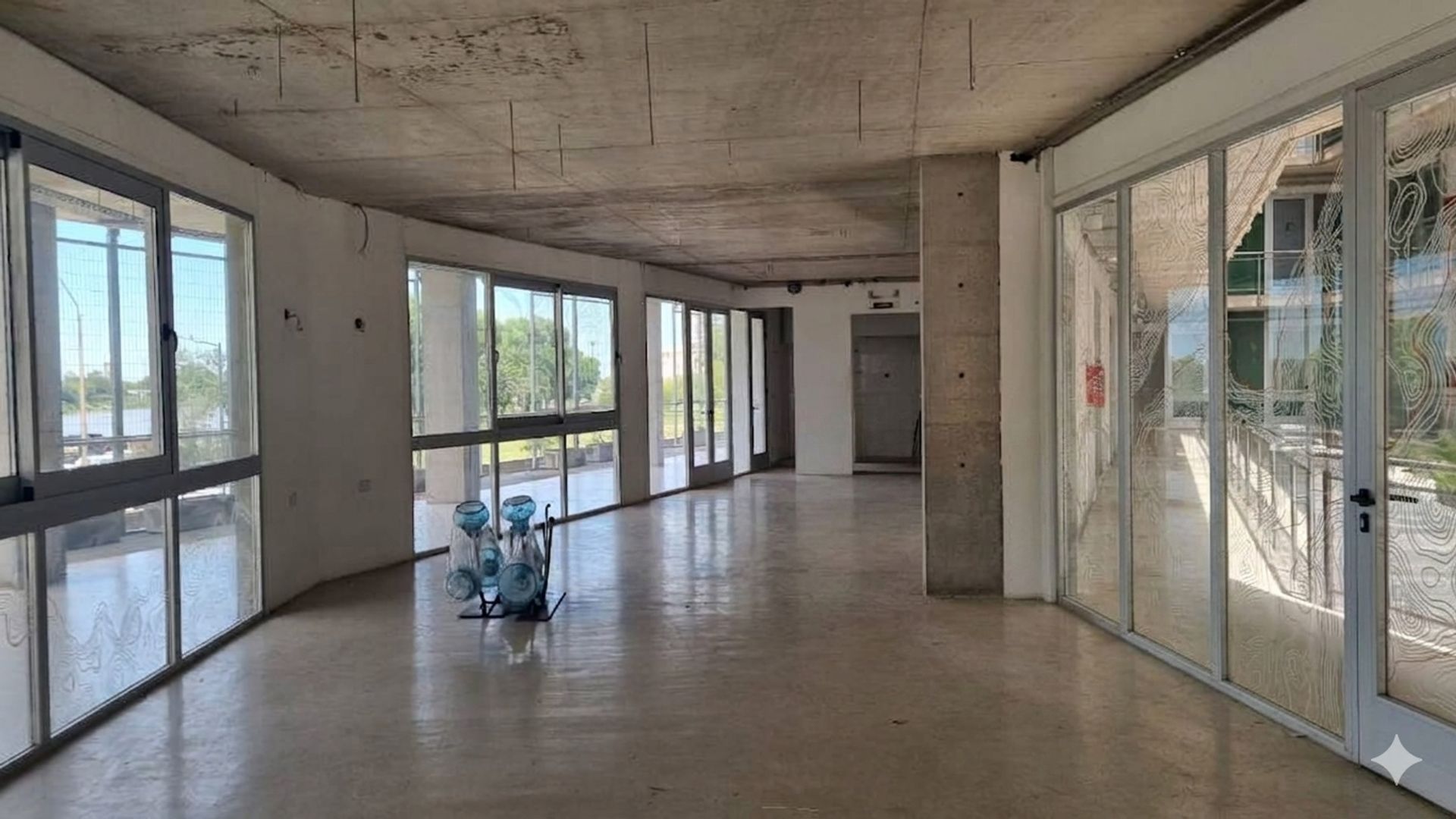 Se vende local comercial en el puerto