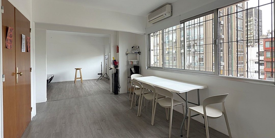 VENTA OFICINA SOBRE A. CÓRDOBA RENOVADA