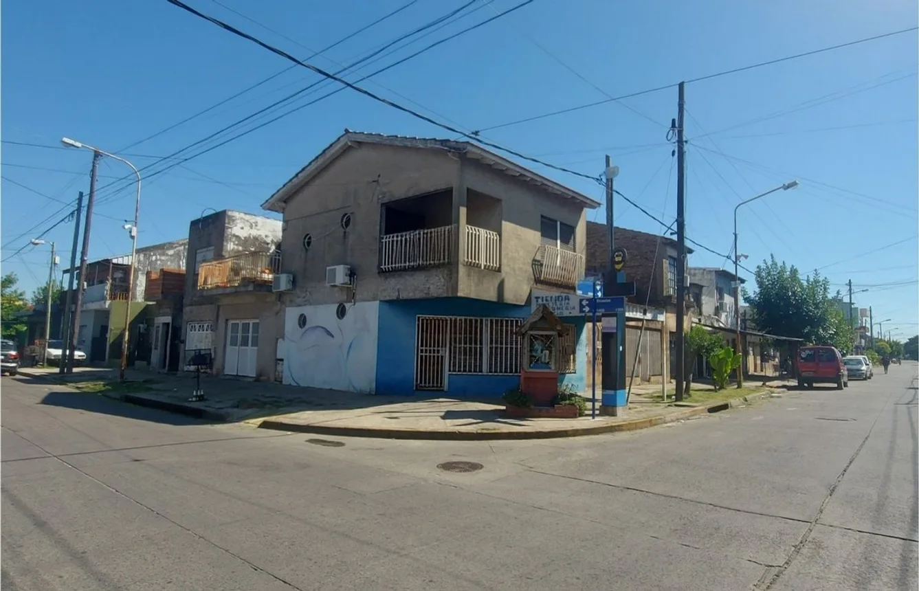 Casa multifamiliar local en esquina garajes galpón, foto 1
