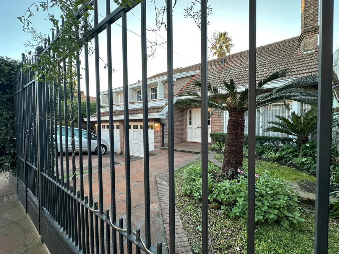 Casa en venta en Quilmes, foto 2