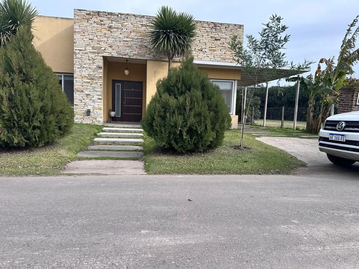 Casa en venta en Pilar, foto 2