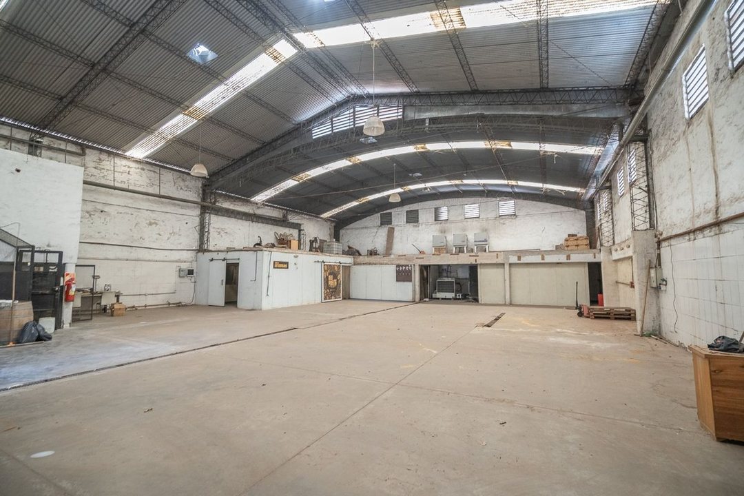 VENTA GALPON MORENO FRENTE UNIVERSIDAD LOTE 850M2