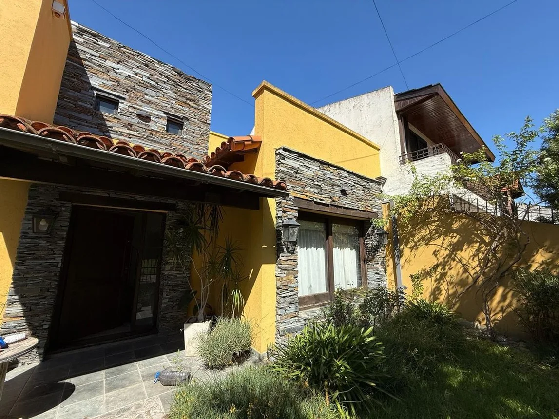Casa en venta en Castelar, foto 2