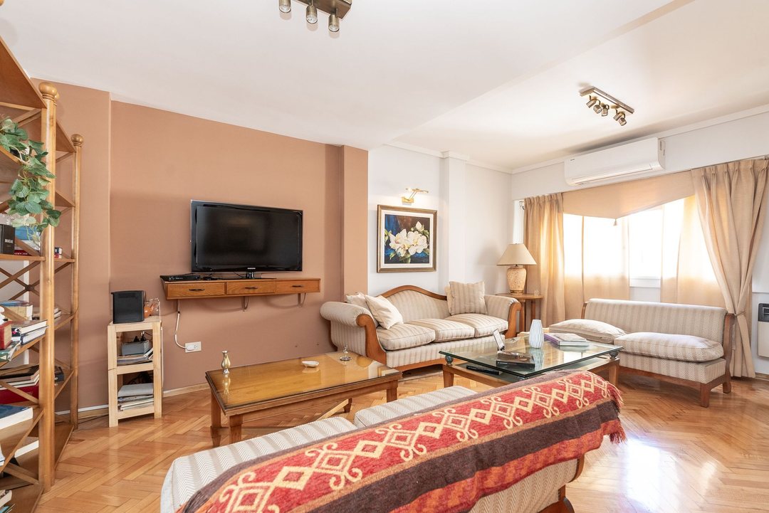 VENTA TRIPLEX 6 AMB  HAB EN SUITE BALCON COCHERA