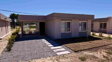 VENTA CASA 2 DORMITORIOS LIVING GOLF PUNTA BALLENA