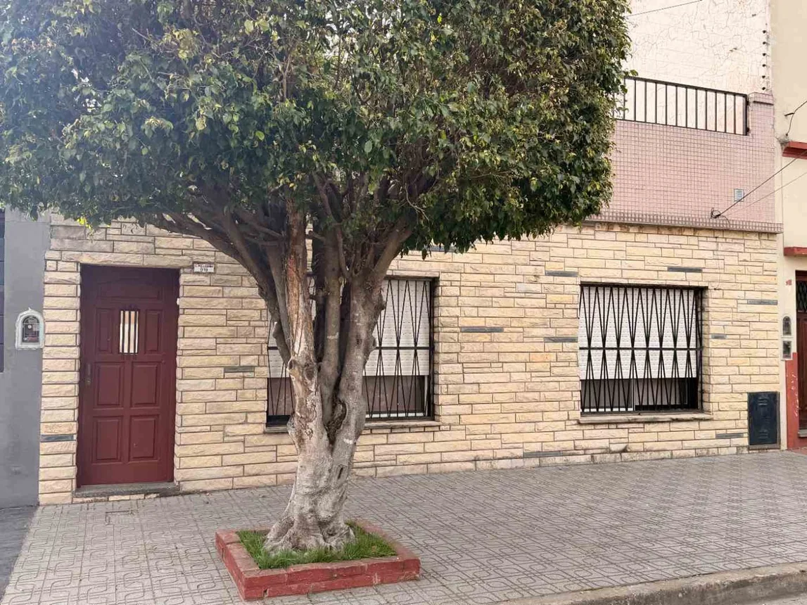 Casa en venta en Florida Oeste, Carlos Pellegrini 900